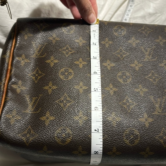 Authentic Louis Vuitton Speedy 30 Bag - Picture 7 of 9